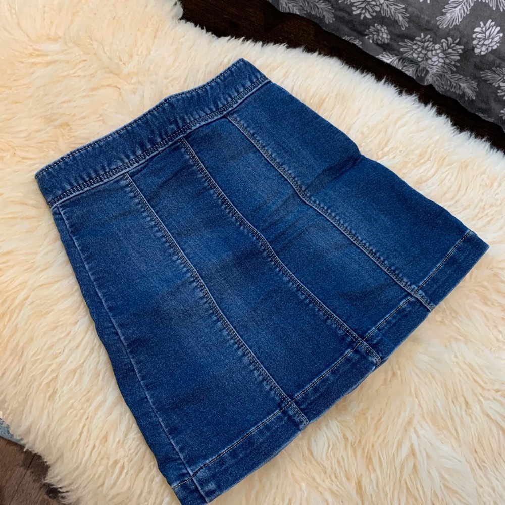 NWOT Gap1969 short dark blue denim skirt with front buttons - Picture 4 of 5